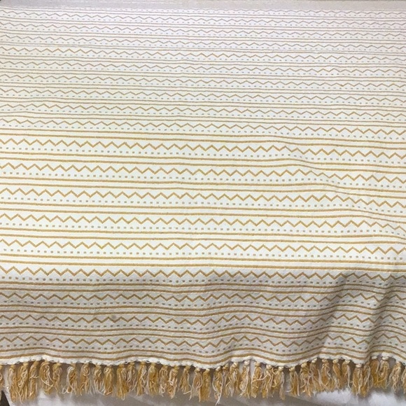Urban86 Geometric Pattern Throw - Gold and Cream - Picture 6 of 11